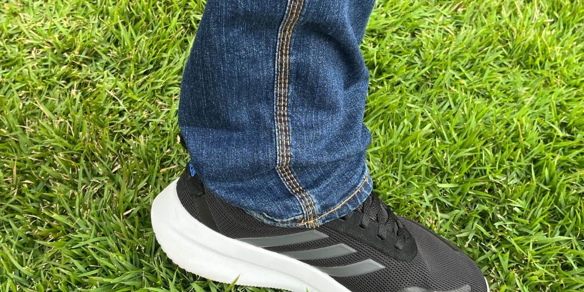 Costura tripla na perna da calça jeans Wolf